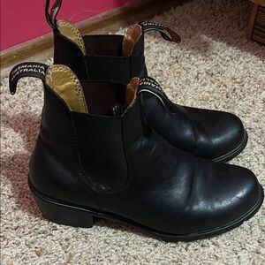Blundstone heel Chelsea boots